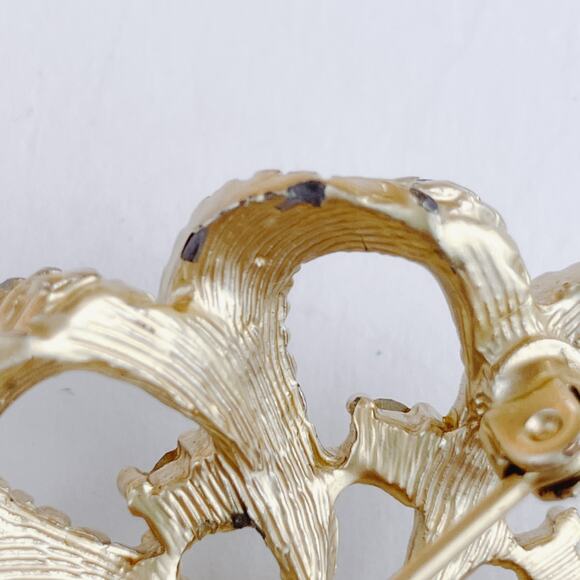 VTG Mid Century Textured Gold Tone AB Rhinestone Faux Pearl Scroll Floral Brooch - Picture 8 of 9